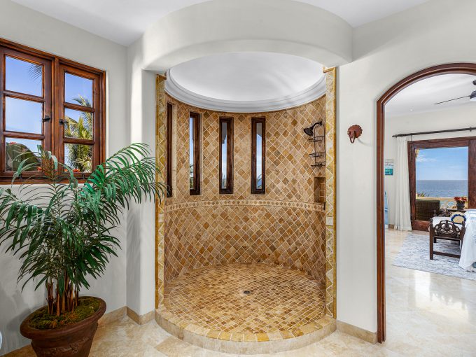 Master Bedroom Bathroom