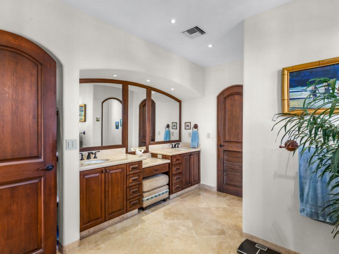 Master Bedroom Bathroom